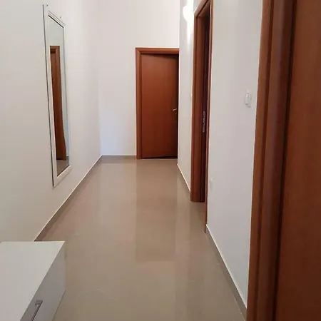 Apartman Ivana דירה
